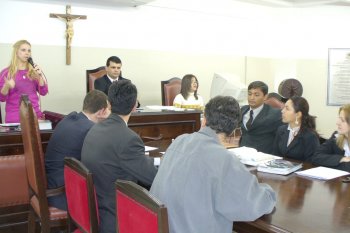 Audiência simulada prepara alunos de Direito